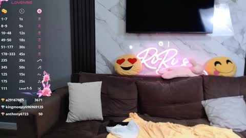 Lily online show from February 2025 11:40:02 AM