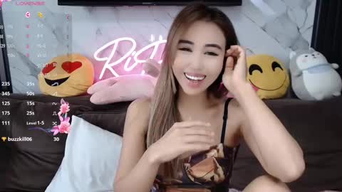 Lily online show from February 2025 05:49:02 AM