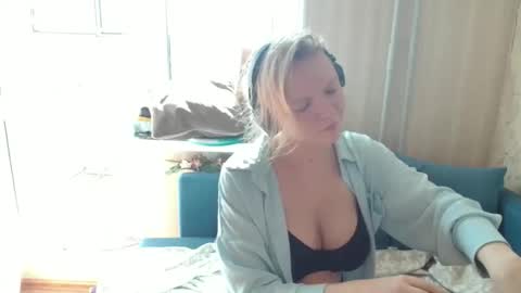Lily dollyx online show from September 2025 10:04:02 AM