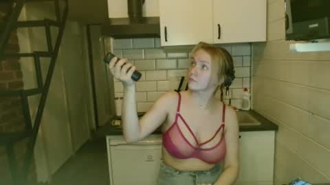 Snapshot of lily_dollyx chatting on September 2025 06:35:02 PM Lily dollyx online show from September 2025 06:35:02 PM