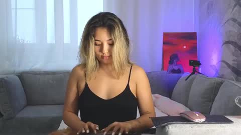 Lily online show from February 2025 01:59:01 PM