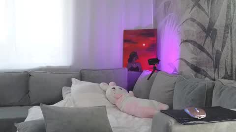 Lily online show from March 2025 06:05:02 AM