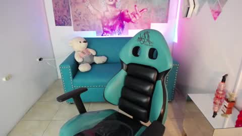 Lily online show from September 2025 01:40:02 AM
