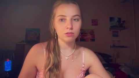 Snapshot of lily_smily chatting on November 2025 06:19:01 PM Lily online show from November 2025 06:19:01 PM