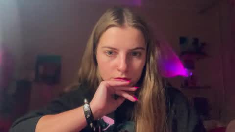 Snapshot of lily_smily chatting on November 2025 05:40:02 PM Lily online show from November 2025 05:40:02 PM