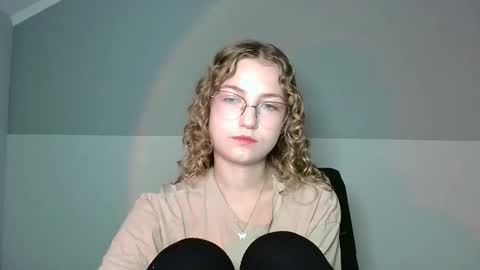 small lily online show from September 2025 03:22:01 PM