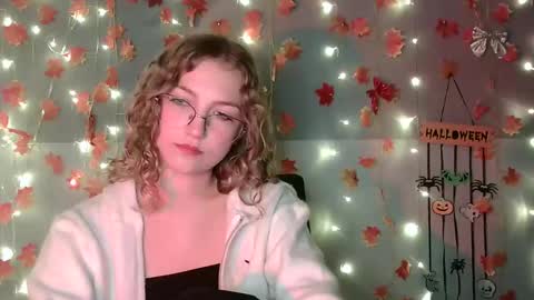 Snapshot of lily_tayberry chatting on October 2025 03:41:01 PM small lily online show from October 2025 03:41:01 PM