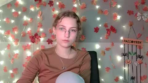 Snapshot of lily_tayberry chatting on October 2025 12:03:02 PM small lily online show from October 2025 12:03:02 PM
