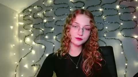 Snapshot of lily_tayberry chatting on November 2025 06:30:01 PM small lily online show from November 2025 06:30:01 PM
