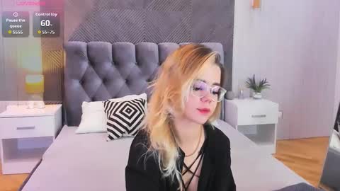 Snapshot of lilyrabbit chatting on October 2025 05:30:01 AM Rose online show from October 2025 05:30:01 AM