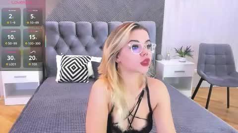 Snapshot of lilyrabbit chatting on October 2025 05:40:01 AM Rose online show from October 2025 05:40:01 AM