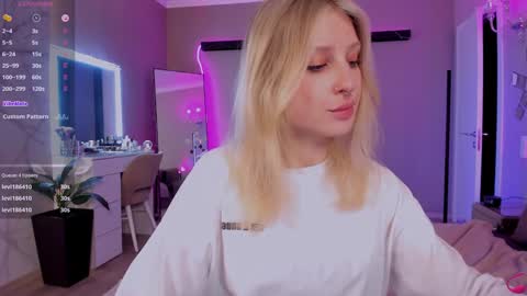 Lily online show from February 2025 10:08:02 PM