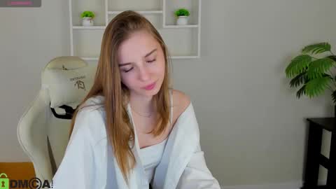 Snapshot of lina_reeds chatting on October 2025 01:17:02 AM LINA online show from October 2025 01:17:02 AM