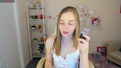 Snapshot of lina_reeds chatting on October 2025 09:04:01 AM LINA online show from October 2025 09:04:01 AM