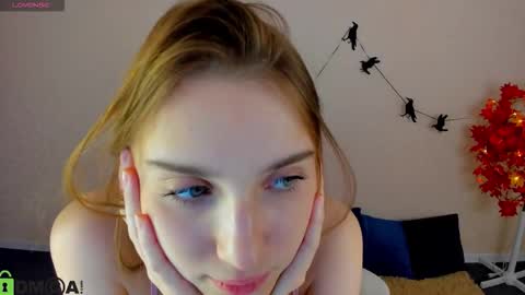 Snapshot of lina_reeds chatting on November 2025 12:43:01 AM LINA online show from November 2025 12:43:01 AM