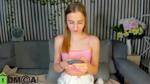 Snapshot of lina_reeds chatting on November 2025 08:04:02 AM LINA online show from November 2025 08:04:02 AM