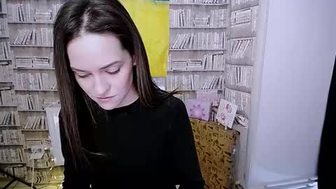 Lina online show from September 2025 07:02:02 AM