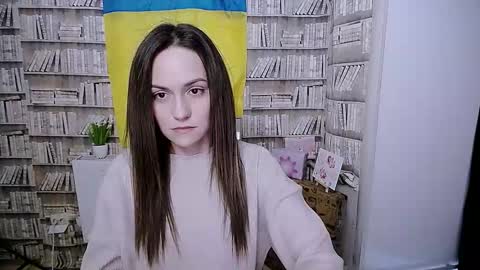 Lina online show from September 2025 07:47:01 AM