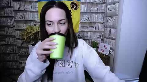 Lina online show from November 2025 06:58:02 AM