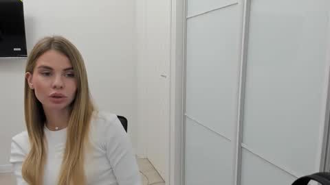 Snapshot of linabey chatting on November 2025 01:54:02 PM linabey online show from November 2025 01:54:02 PM