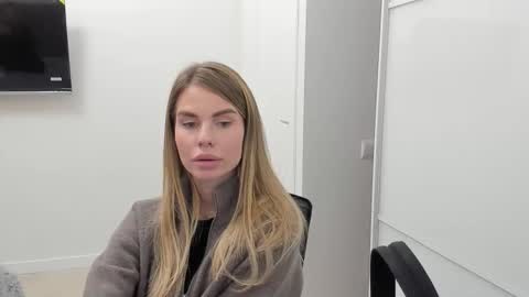 Snapshot of linabey chatting on November 2025 04:18:01 PM linabey online show from November 2025 04:18:01 PM