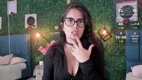 Lina  online show from October 2025 11:44:02 AM