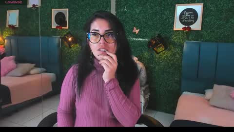 Lina  online show from November 2025 12:06:02 PM