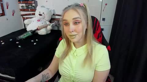 Lina online show from October 2025 09:48:02 PM