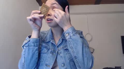 Lina online show from September 2025 04:23:01 AM