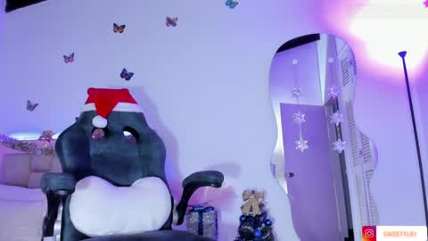 Snapshot of lincy_rios chatting on December 2024 07:12:02 PM Lincy Rios online show from December 2024 07:12:02 PM