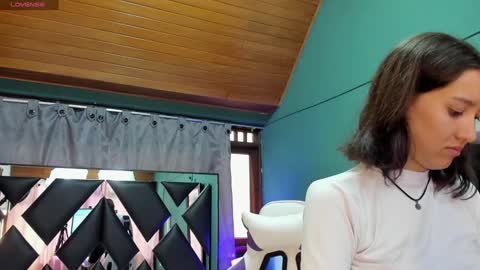  Linda  online show from December 2024 06:43:01 PM
