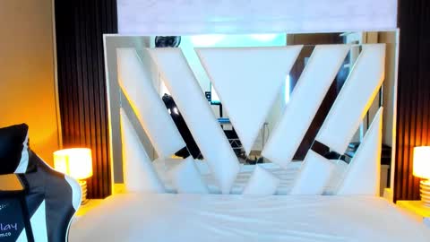  Linda  online show from October 2025 06:08:02 PM