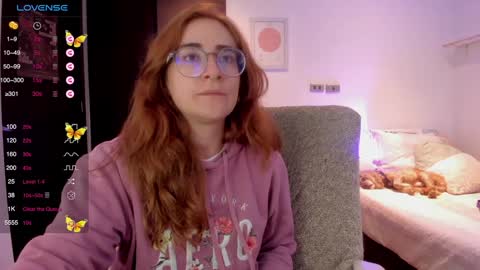 Snapshot of linda_giggle chatting on February 2025 03:53:01 AM Giggles online show from February 2025 03:53:01 AM