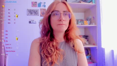 Snapshot of linda_giggle chatting on February 2025 04:00:01 PM Giggles online show from February 2025 04:00:01 PM