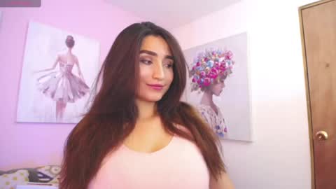 Maria Paula online show from March 2025 12:05:02 PM