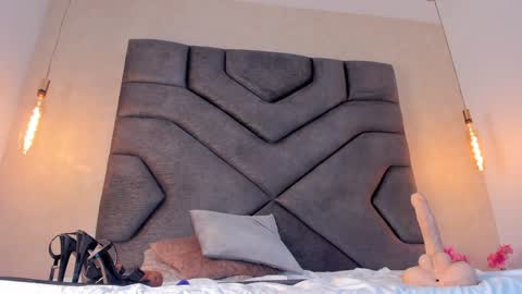 Linda Saenz online show from January 2025 02:45:01 PM