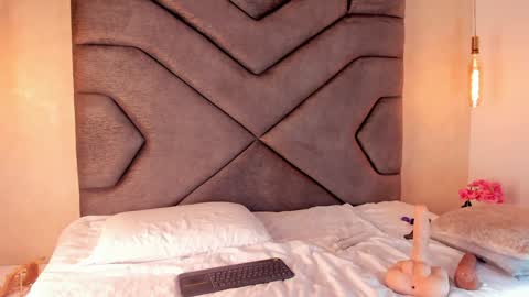 Linda Saenz online show from January 2025 02:57:01 PM