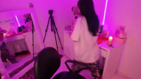 Snapshot of lindaa_miller chatting on November 2025 05:17:02 AM linda miller online show from November 2025 05:17:02 AM