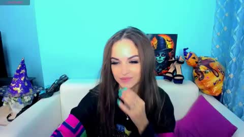 Linda online show from November 2025 03:05:01 AM