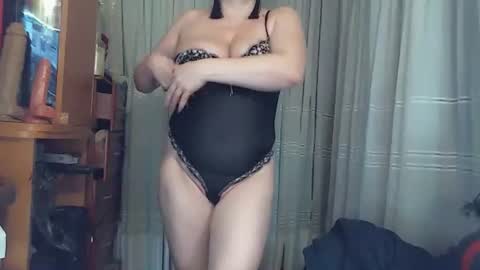 Snapshot of lindasweet53 chatting on November 2025 10:01:02 AM lindasweet53 online show from November 2025 10:01:02 AM