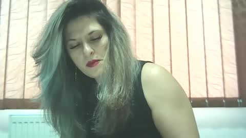 Snapshot of lionessmom chatting on November 2025 09:08:01 AM lionessmom online show from November 2025 09:08:01 AM