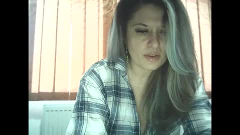 Snapshot of lionessmom chatting on November 2025 07:53:01 AM lionessmom online show from November 2025 07:53:01 AM