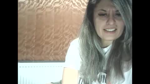 Snapshot of lionessmom chatting on November 2025 04:48:02 AM lionessmom online show from November 2025 04:48:02 AM