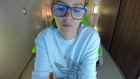 Lisa  online show from October 2025 05:13:01 PM