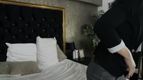 lisacroft online show from February 2025 09:56:02 AM