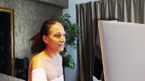 lisacroft online show from February 2025 05:58:01 AM