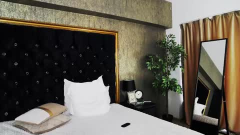 lisacroft online show from February 2025 12:25:02 PM