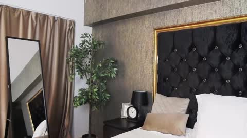 lisacroft online show from March 2025 05:50:02 AM