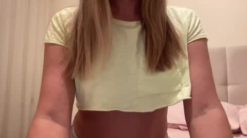 Snapshot of lisaflower1 chatting on January 2025 08:04:02 PM Lisa online show from January 2025 08:04:02 PM