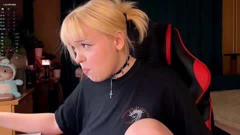 -Lisa- Help me to reach 100 thumbs up3 online show from October 2025 02:48:01 PM